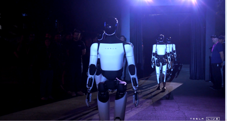特斯拉首款无人驾驶 robottaxi，升级版 optimus 还是画大饼？