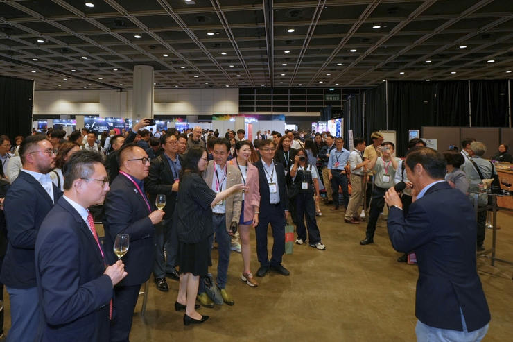 香港首个商业ai展「ai  power 2025」盛大开幕，本地及海外行业精英齐聚共探ai增长